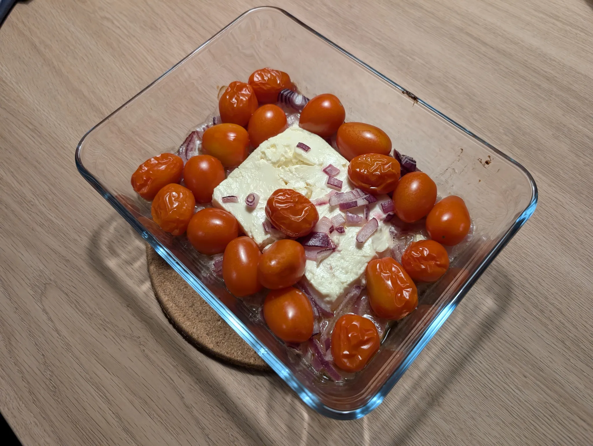 Ofen-Feta mit Cherrytomaten und Linguine